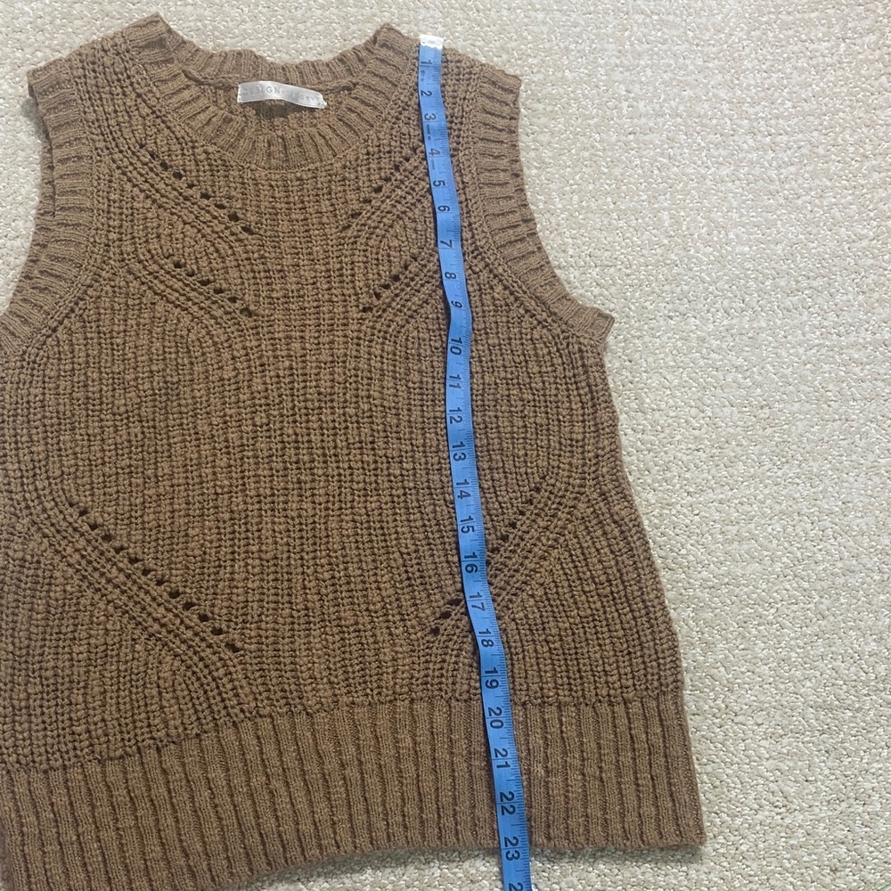 Design History Tan Sleeveless Knit Sweater - Picture 10 of 11